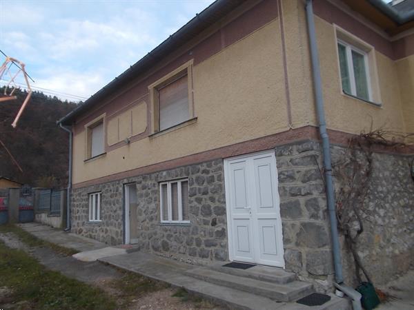 Grote foto a family house in north east of hungary huizen en kamers eengezinswoningen