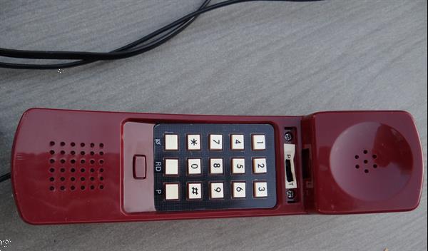 Grote foto vintage telefoon kleur bordeaux telecommunicatie telefoontoestellen