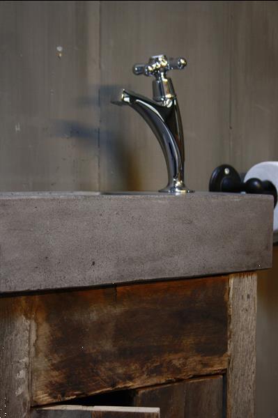 Grote foto oud eikenhouten landelijk toiletmeubel fontein dark grey doe het zelf en verbouw sanitair