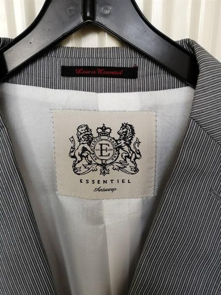 Grote foto grijze blazer van essentiel antwerp maat 52 kleding heren kostuums en colberts