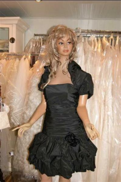 Grote foto gehele inventaris bruidsmode 25000 kleding dames trouwkleding