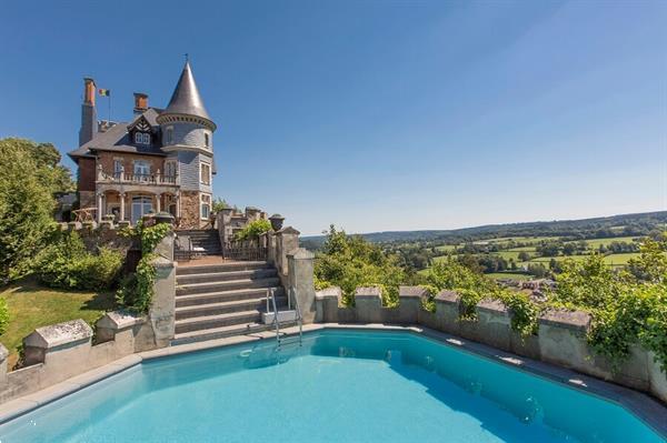 Grote foto kasteel voor 30 p. met zwembad op de vestingmuur vakantie belgi