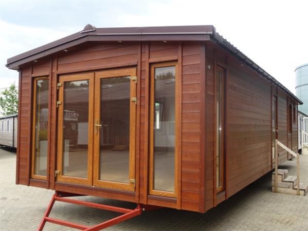 Grote foto houten spa chalet met sauna caravans en kamperen stacaravans