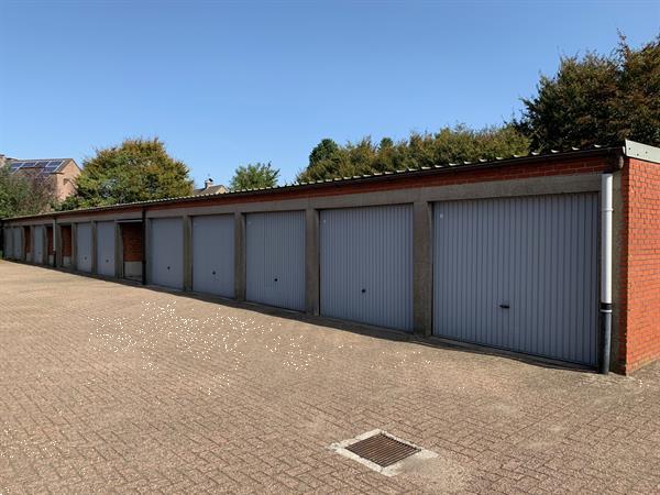 Grote foto garage met kantelpoort en cilinderslot huizen en kamers garageboxen