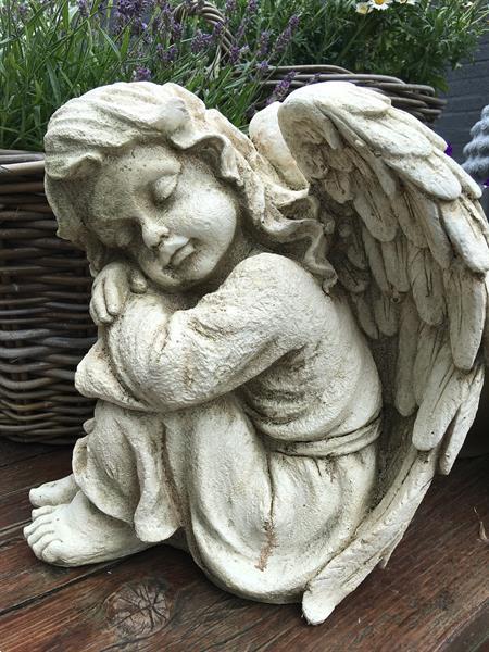 Grote foto prachtige zittende engel vol detail terracotta old white verzamelen beelden en beeldjes