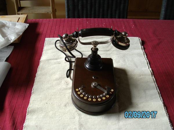 Grote foto antieke telefoons telecommunicatie telefoontoestellen