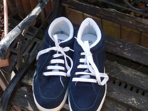 Grote foto verschillende schoenen 2dehands te koop diversen rommelmarktspullen