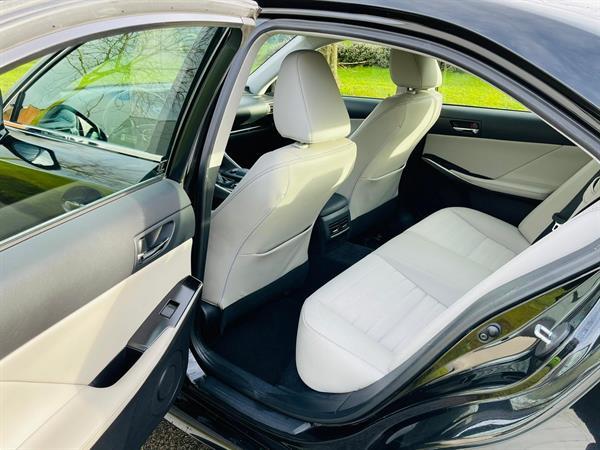 Grote foto lexus is 300h business auto lexus