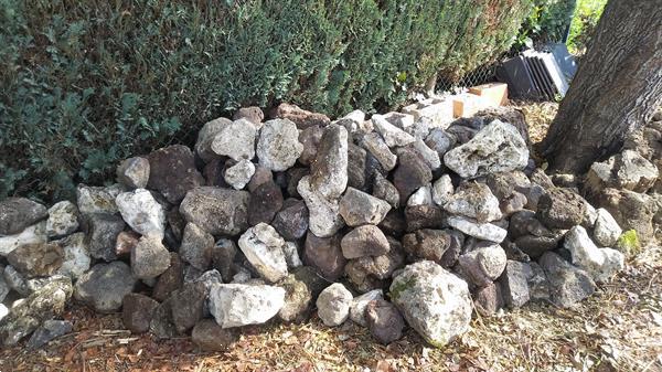 Grote foto rots en vijverstenen tuin en terras sierstenen en rotsen