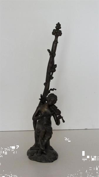 Grote foto vioolspelende jonge vrouw antiek en kunst koper en brons