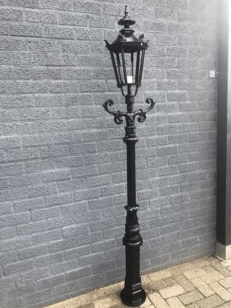 Grote foto lantaarnpaal zwart groot aluminium parklamp tuin en terras verlichting