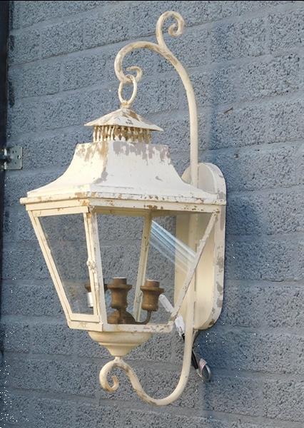 Grote foto vintage wandlamp binnen en buitenlamp tuin en terras tuindecoratie