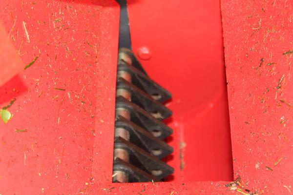 Grote foto kraffter bio versnipperaar 8cm aftakas tuin en terras tuingereedschap