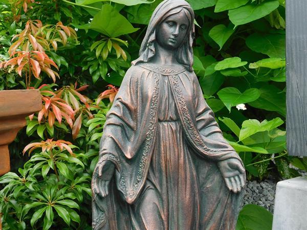 Grote foto fraai kerkelijk beeld van maria tuin en terras tuinbeelden en tuinkabouters