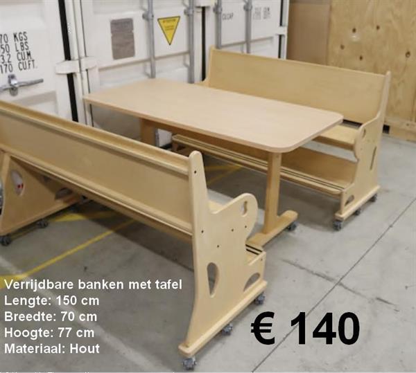 Grote foto tafel en 2 banken op wieltjes kinderen en baby tafels en stoelen