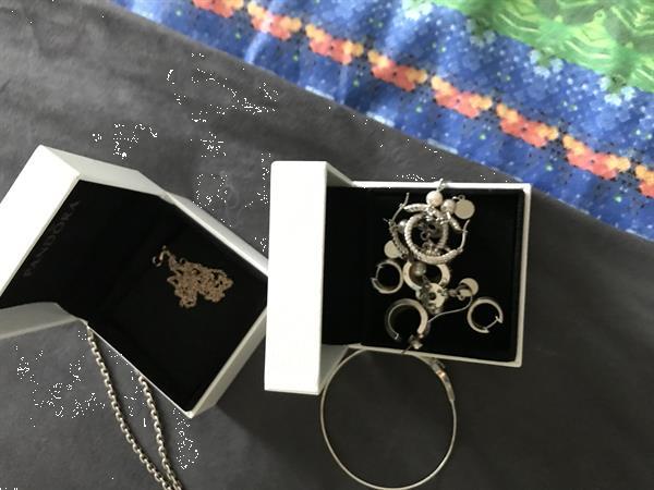 Grote foto pandora en andere zilveren juwelen sieraden tassen en uiterlijk armbanden voor haar