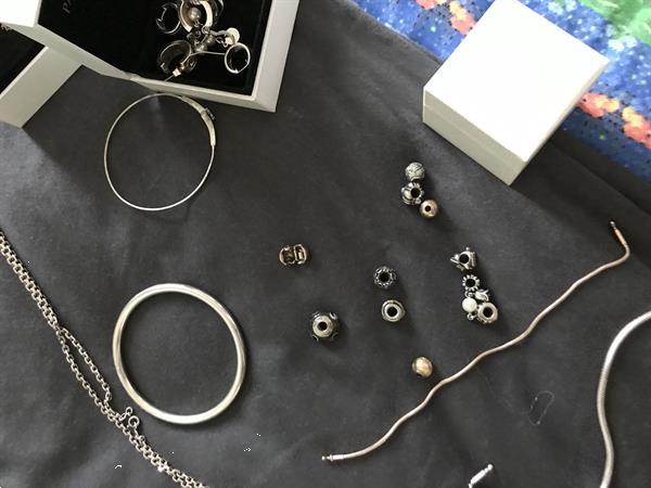 Grote foto pandora en andere zilveren juwelen sieraden tassen en uiterlijk armbanden voor haar