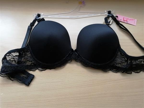 Grote foto elegante zwarte voorgevormde bh met kant kleding dames ondergoed en lingerie