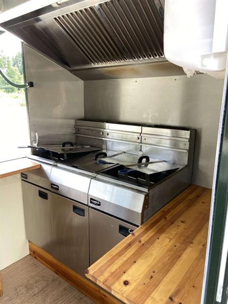 Grote foto foodtruck foodtrailer frietwagen verkoopwagen koets uniek witgoed en apparatuur algemeen