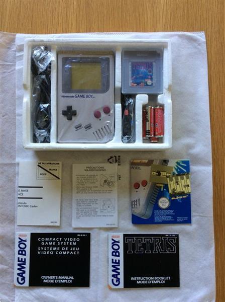 Grote foto nintendo gamboy met doos spelcomputers games game boy