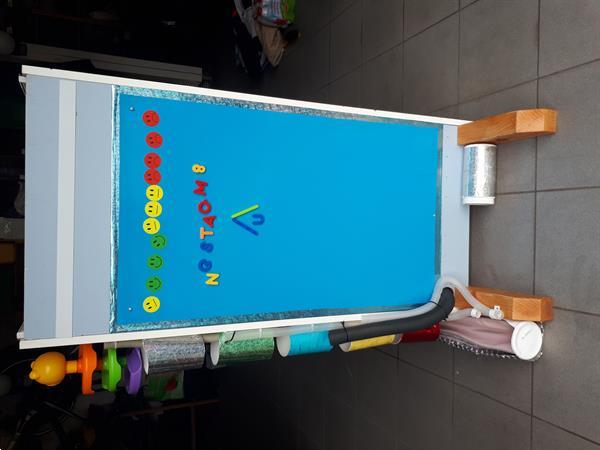 Grote foto speelhoek met spiegels knikkerbaan magneetbord kinderen en baby educatief en creatief