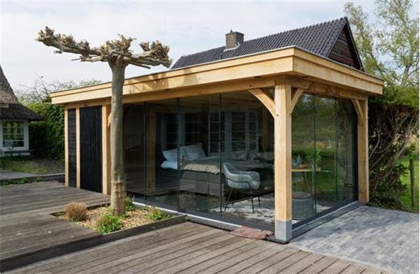 Grote foto houten tuinkamer tuin en terras veranda en overkappingen