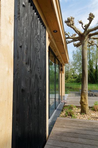 Grote foto houten tuinkamer tuin en terras veranda en overkappingen