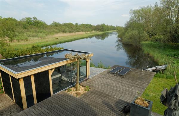 Grote foto houten tuinkamer tuin en terras veranda en overkappingen