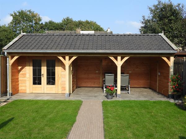 Grote foto houten tuinhuis met veranda op maat gemaakt. tuin en terras tuinhuisjes en blokhutten
