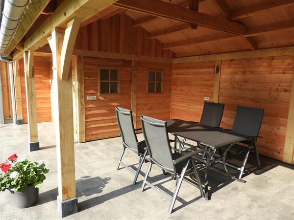 Grote foto houten tuinhuis met veranda op maat gemaakt. tuin en terras tuinhuisjes en blokhutten