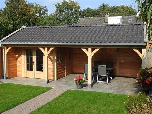 Grote foto houten tuinhuis met veranda op maat gemaakt. tuin en terras tuinhuisjes en blokhutten