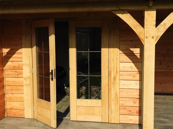 Grote foto houten tuinhuis met veranda op maat gemaakt. tuin en terras tuinhuisjes en blokhutten