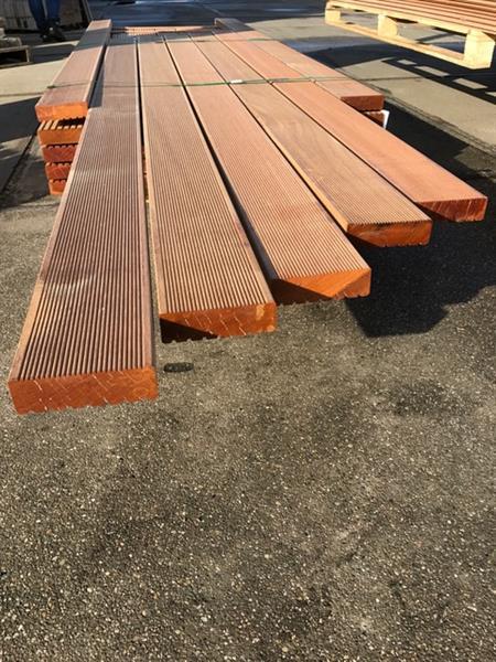 Grote foto nieuw bangkirai brugdekdelen 45 x 145mm tuin en terras tuinhout en palen