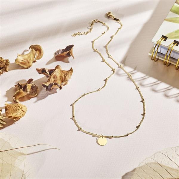 Grote foto gouden collier met schakels bolletjes en ronde graveer hang kleding dames sieraden