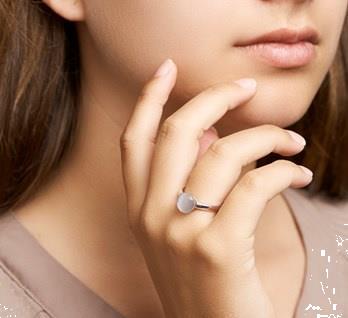 Grote foto gerhodineerd zilveren ring met grijze cat s eye edelsteen kleding dames sieraden