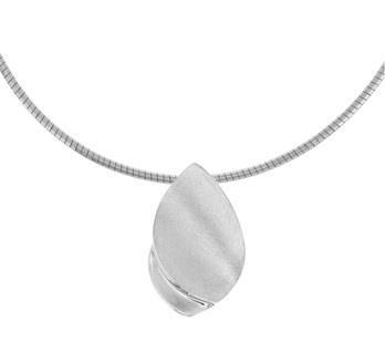 Grote foto zilveren omega collier met gescratchte hanger kleding dames sieraden