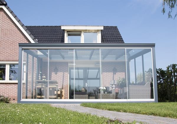 Grote foto glasschuifwand profiline 5 spoor breedte 550 cm tuin en terras tegels en terrasdelen
