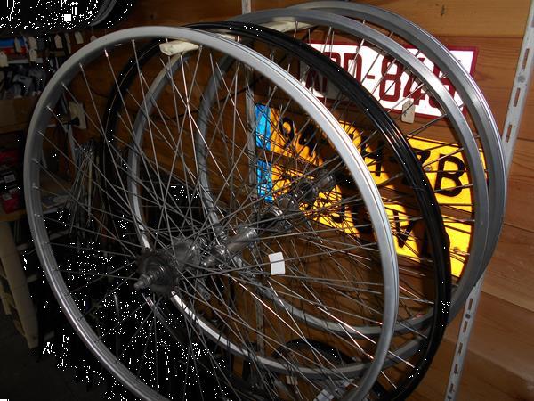 Grote foto partij fietsonderdelen fietsen en brommers onderdelen