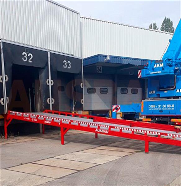 Grote foto laadbrug ausbau van de fabrikant agrarisch mechanisatie