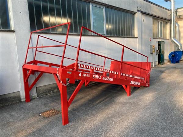 Grote foto laadbrug ausbau van de fabrikant agrarisch mechanisatie