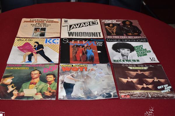 Grote foto nostalgische 45t vinylsingels muziek en instrumenten platen elpees singles