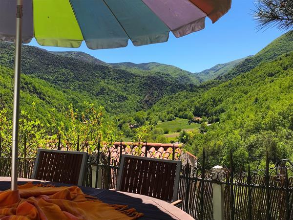 Grote foto romantisch huisje in de bergen mooi uitzicht vakantie frankrijk