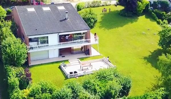Grote foto uniek vakantiehuis met zwembad in de woonkamer vakantie belgi