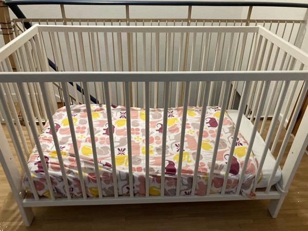 Grote foto kinderbedje met matras beschermer en hoesdeken kinderen en baby babywiegjes en ledikanten