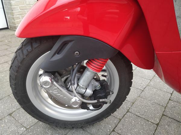 Grote foto te koop ... vespa sprint 3 vie 125cc bwj.2015 motoren piaggio