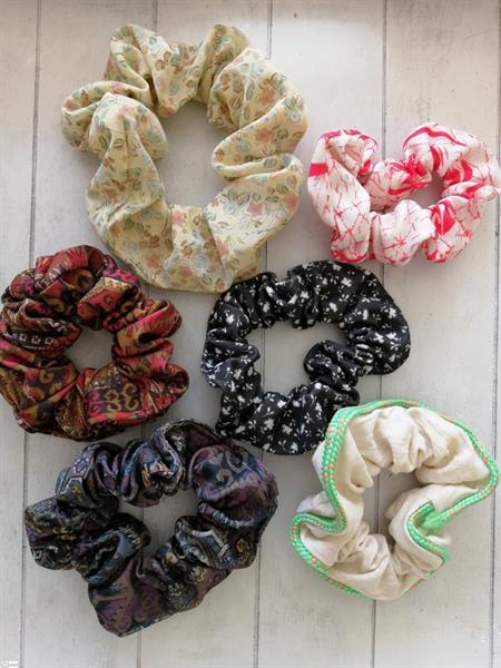 Grote foto set van 6 scrunchies en 2 haarspelden sieraden tassen en uiterlijk haarverzorging