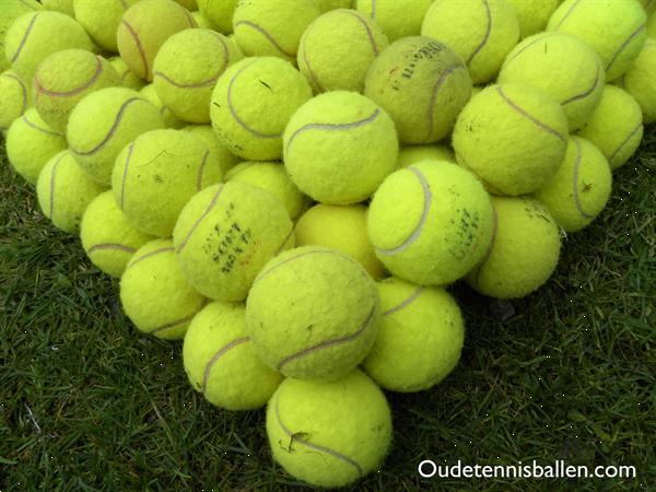 Grote foto veel gebruikte tennisballen dieren en toebehoren toebehoren