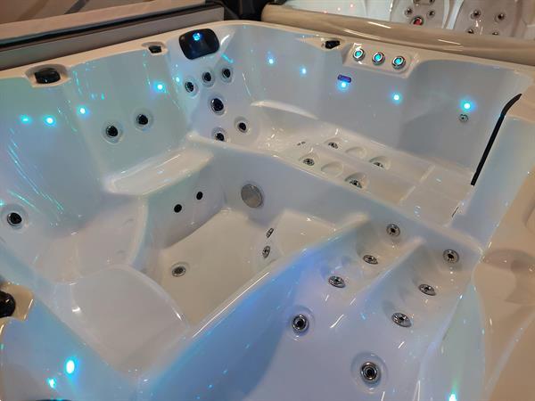 Grote foto jacuzzi royalty spa atlanta 5 personen tuin en terras zwembaden en spa