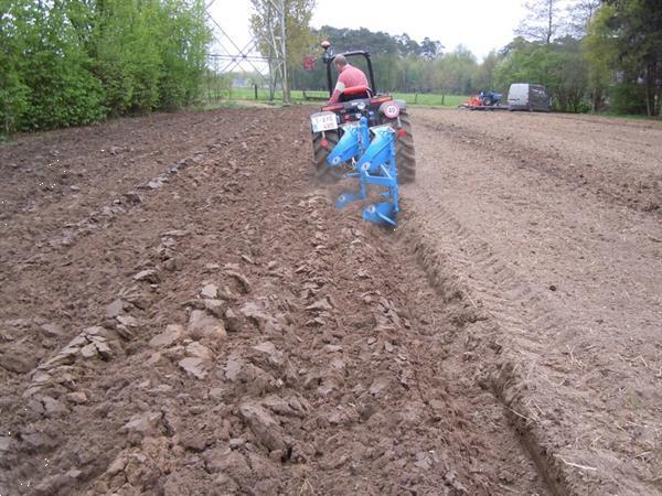 Grote foto aldo biagiolli dra twee schaar ploeg mini agrarisch ploegen