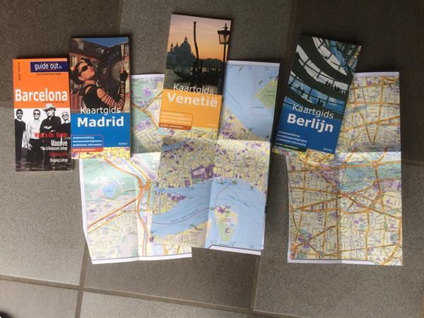 Grote foto reisgidsen 4 stuks boeken atlassen en landkaarten